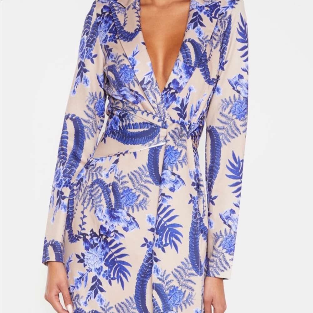 PrettyLittleThing Blazer floral wrap dress